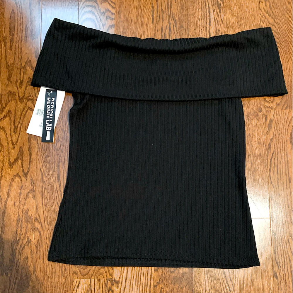 DESIGN LAB- brand new with the tags! Gorgeous black off the shoulder shirt❤️
